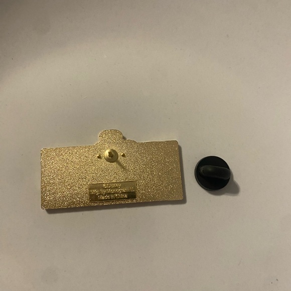 Disney’s Zootopia “Gazelle” mystery pin - Picture 5 of 6